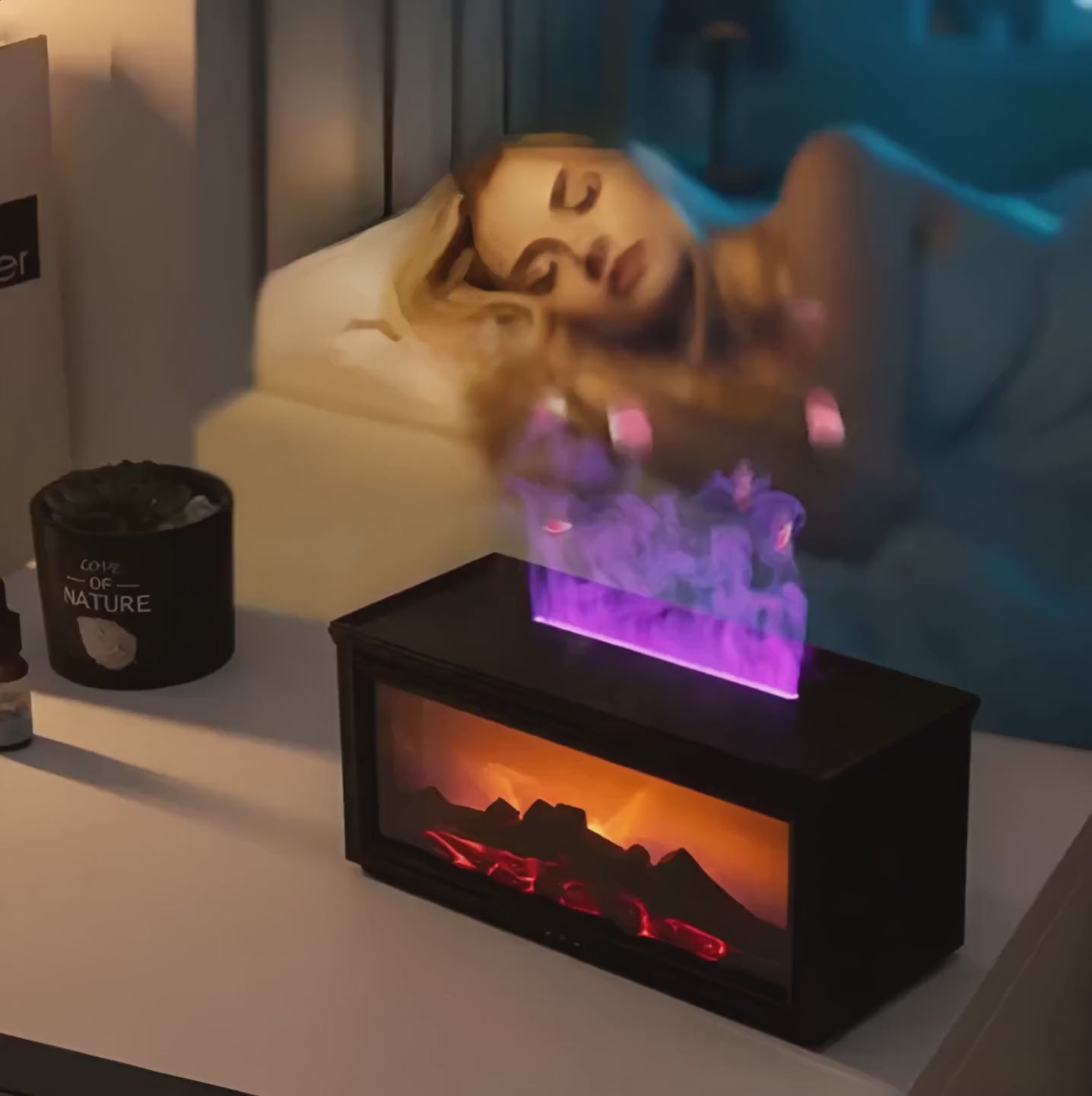 Charger la vidéo : Extrait vidéo du diffuseur d&#39;arômes Lumivia Ignite design cheminée